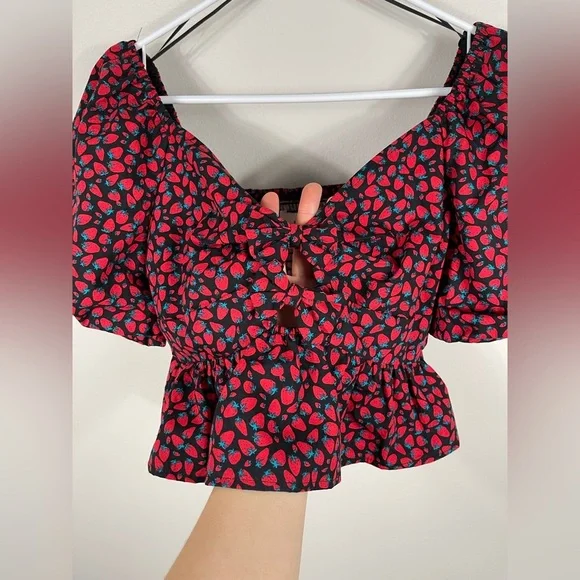 Trendy Red and Black Puff Sleeve Top Strawberry Print Cotton Size M NWT - Picture 5 of 10